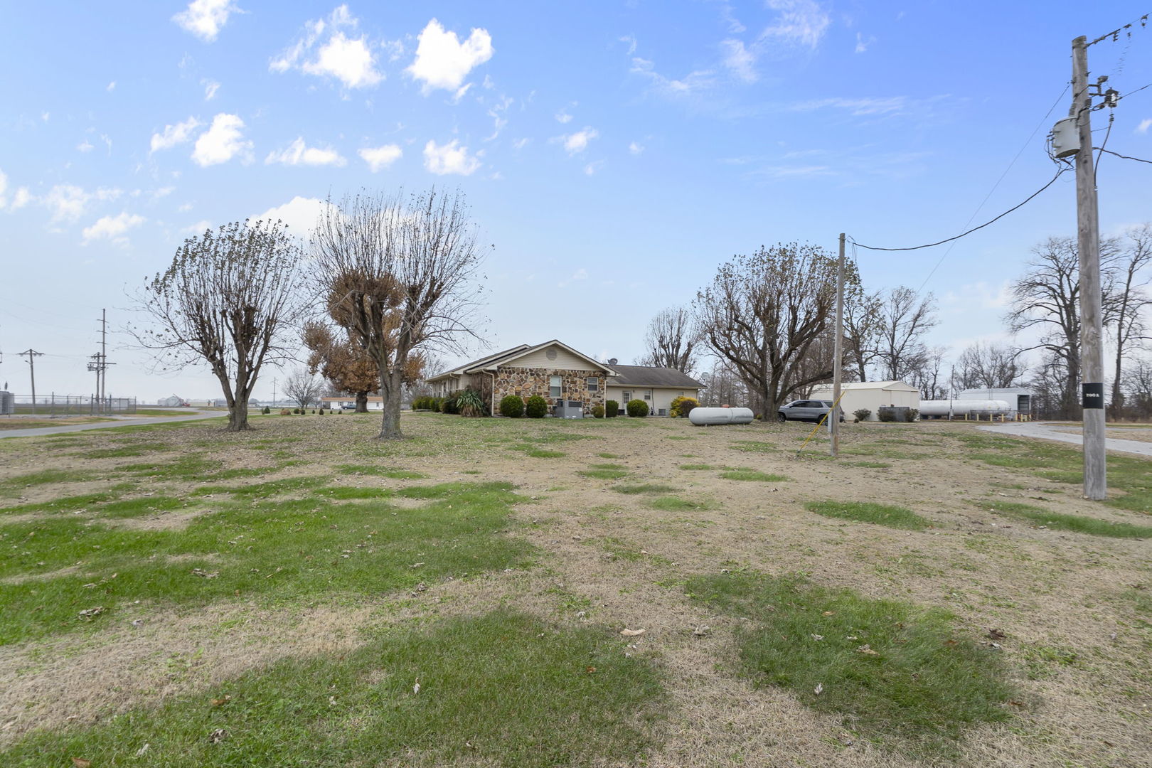 24250 Hanging Rock Road McClure, IL 62957 - Photo 3 of 29