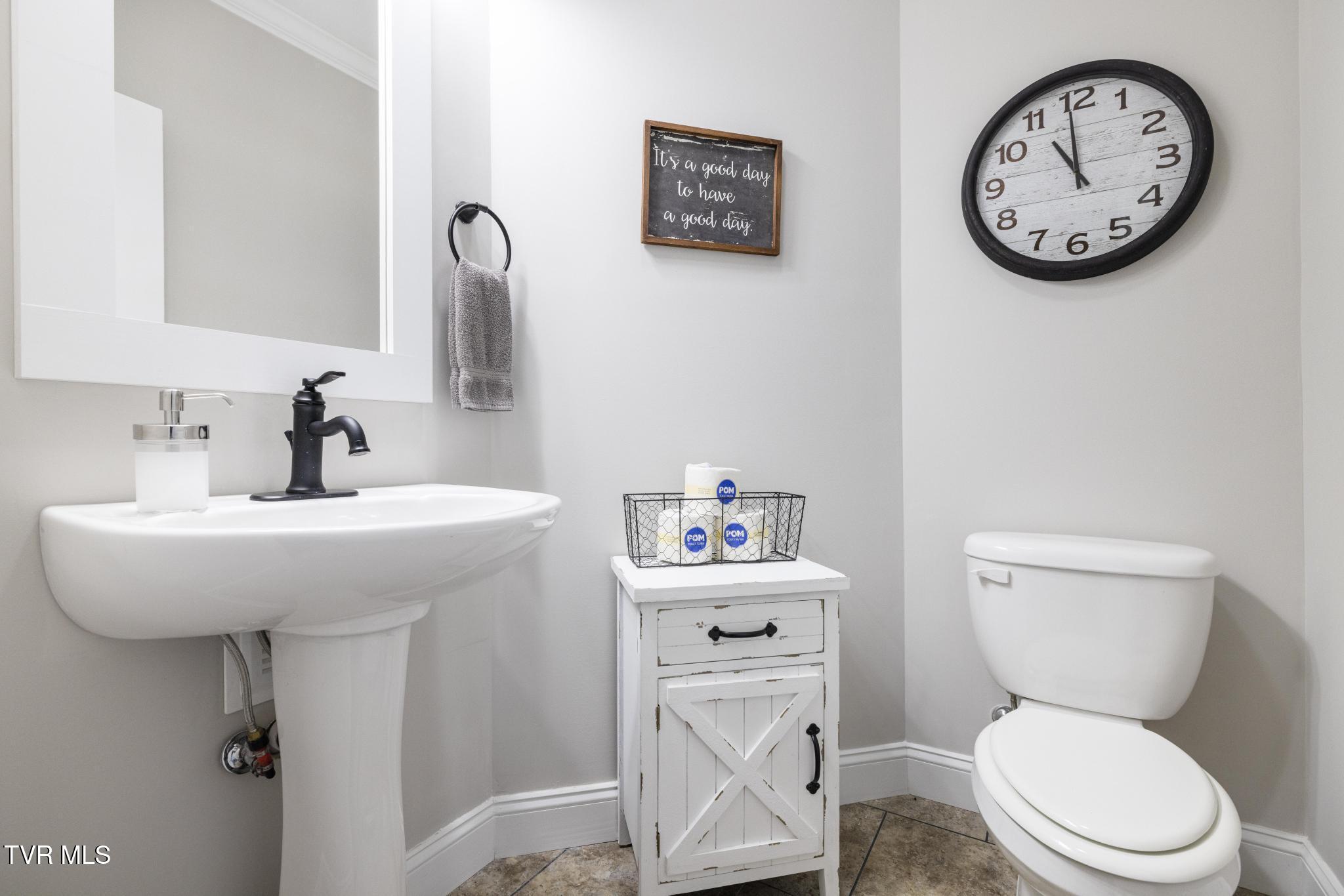 306 Silver Oak Trail Butler, TN 37640 - Photo 20 of 54 Half bathroom