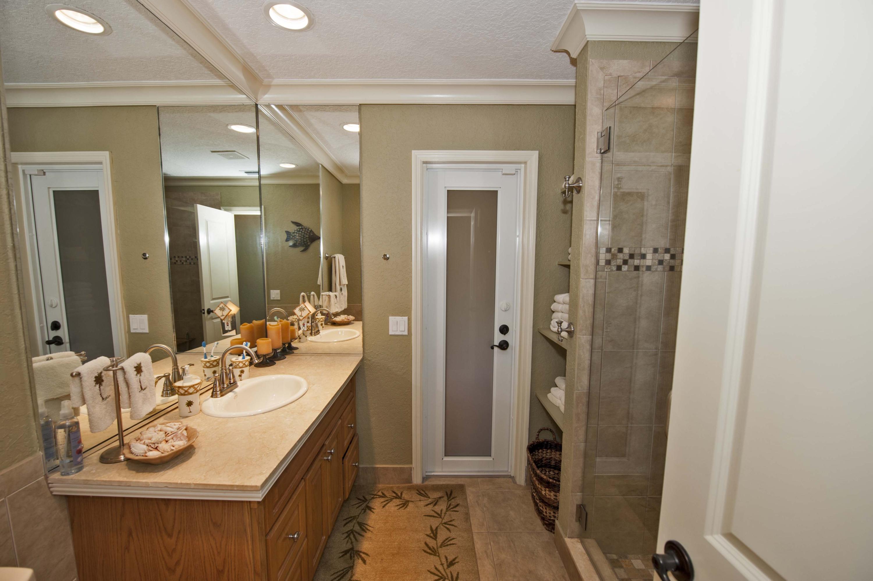 2460 Northeast 4th Court Boca Raton, FL 33431 - Photo 16 of 23 Guest Bath
