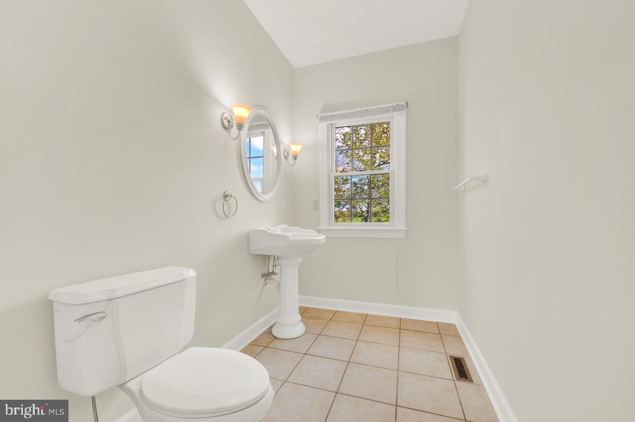 846 Pierce Road Berryville, VA 22611 - Photo 48 of 137 1ST FLOOR BATHROOM
