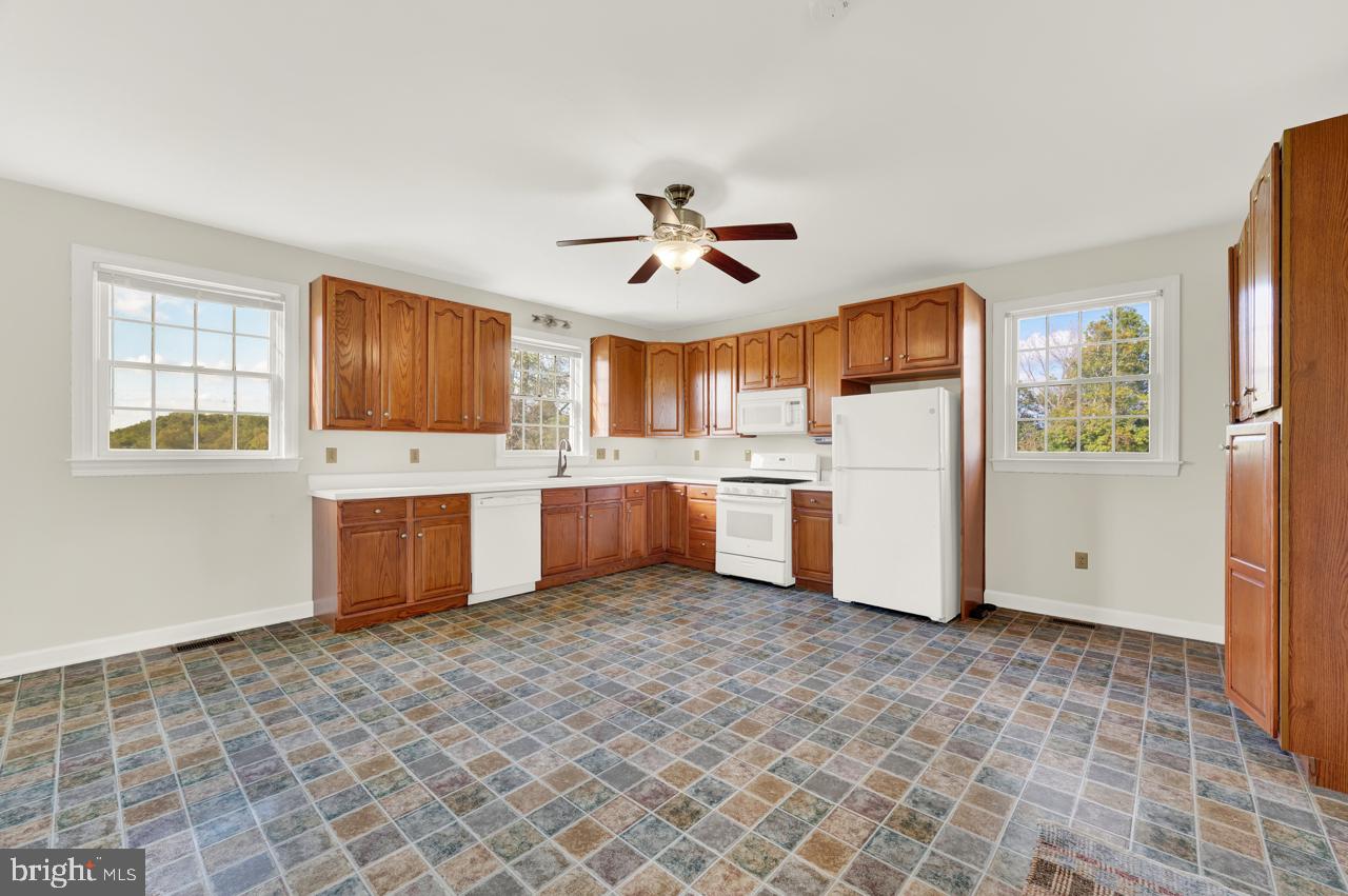 846 Pierce Road Berryville, VA 22611 - Photo 53 of 137 COUNTRY KITCHEN
