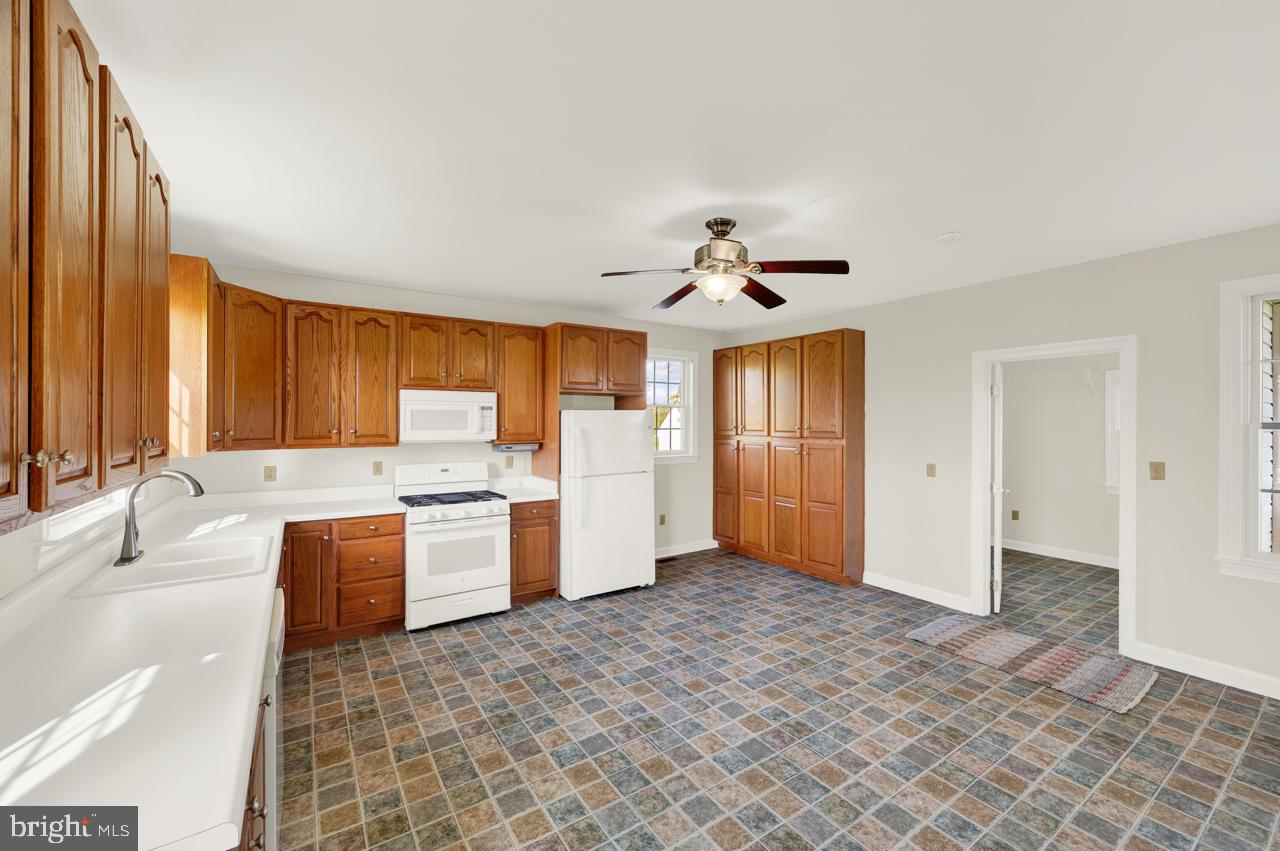 846 Pierce Road Berryville, VA 22611 - Photo 56 of 137 COUNTRY KITCHEN