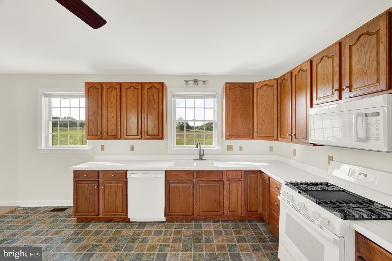 846 Pierce Road Berryville, VA 22611 - Photo 58 of 137 COUNTRY KITCHEN