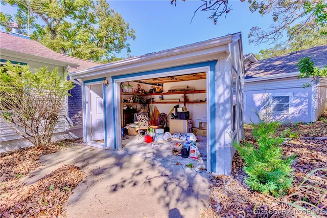 $699,900 | 699 Swaying Oak Drive, Roach, MO 65787