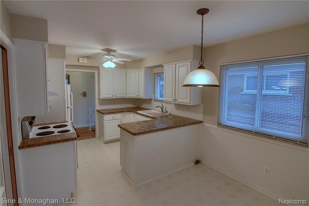 886 Harcourt Road Grosse Pointe, MI 48230 - Photo 15 of 39 886_Breakfast_Nook_2nd_View.jpg