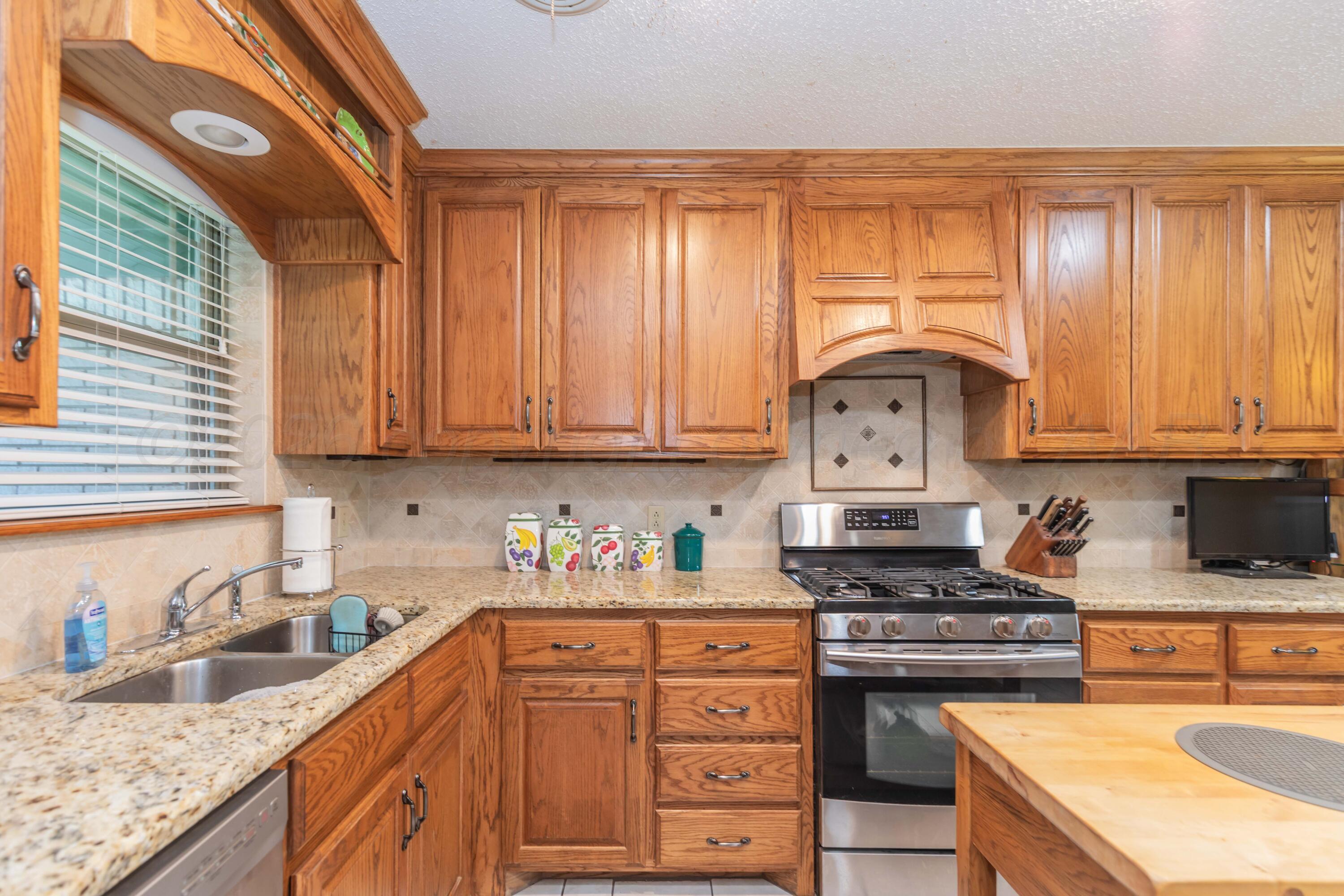 8203 Lamount Drive Amarillo, TX 79110 - Photo 20 of 39 KITCHEN VIEW 2