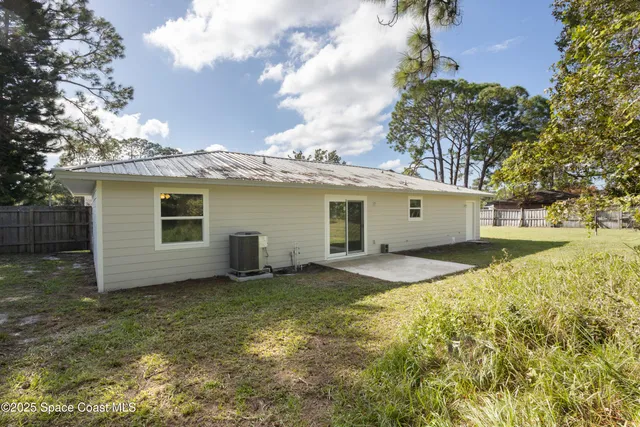 a view of a house with a yard and garage