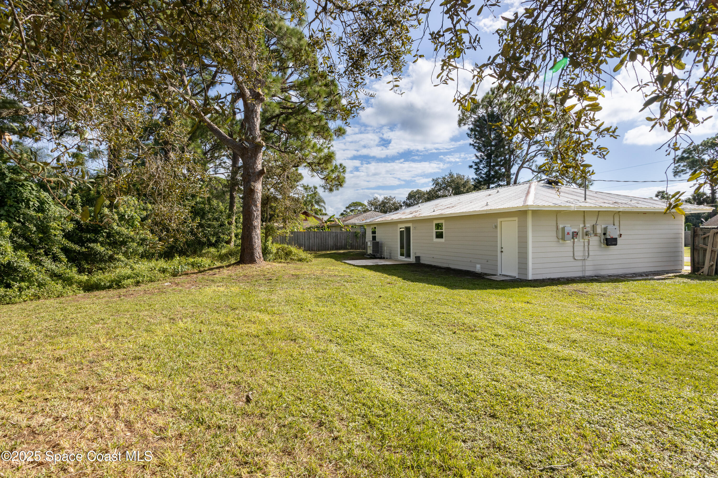 5446 Jamaica Road Cocoa, FL 32927 - Photo 19 of 21 a front view of a building with trees