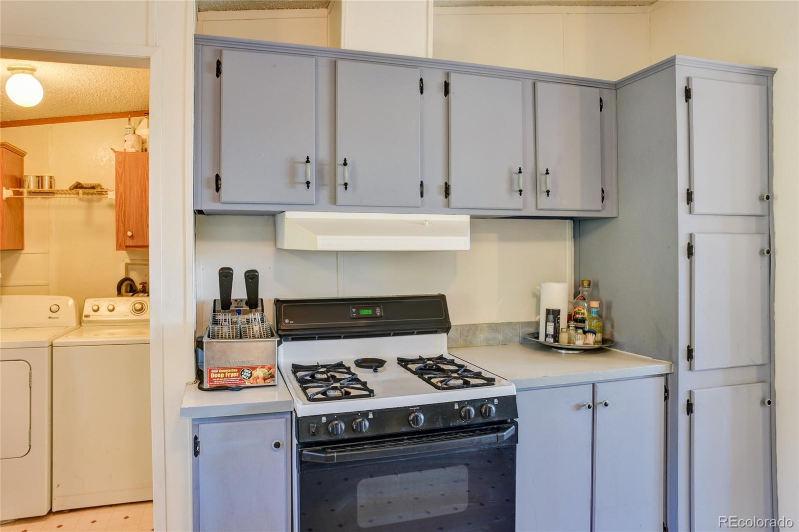 4470 Campfire Road Hartsel, CO 80449 - Photo 18 of 35 a kitchen with stainless steel appliances granite countertop a stove and a refrigerator