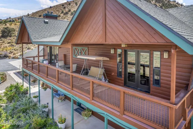 an outdoor view of the house