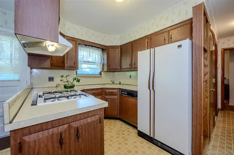 $700,000 | 105 North Queens Avenue, Massapequa, NY 11758