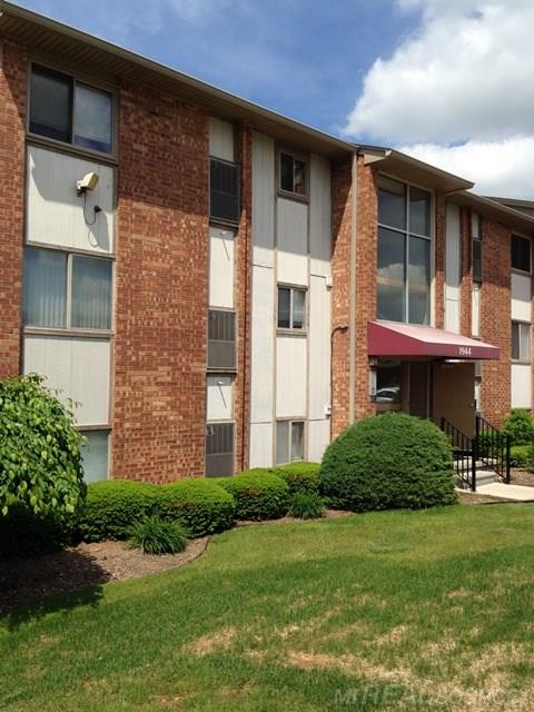 1944 Klingensmith Road Bloomfield Hills, MI 48302 - Photo 1 of 17