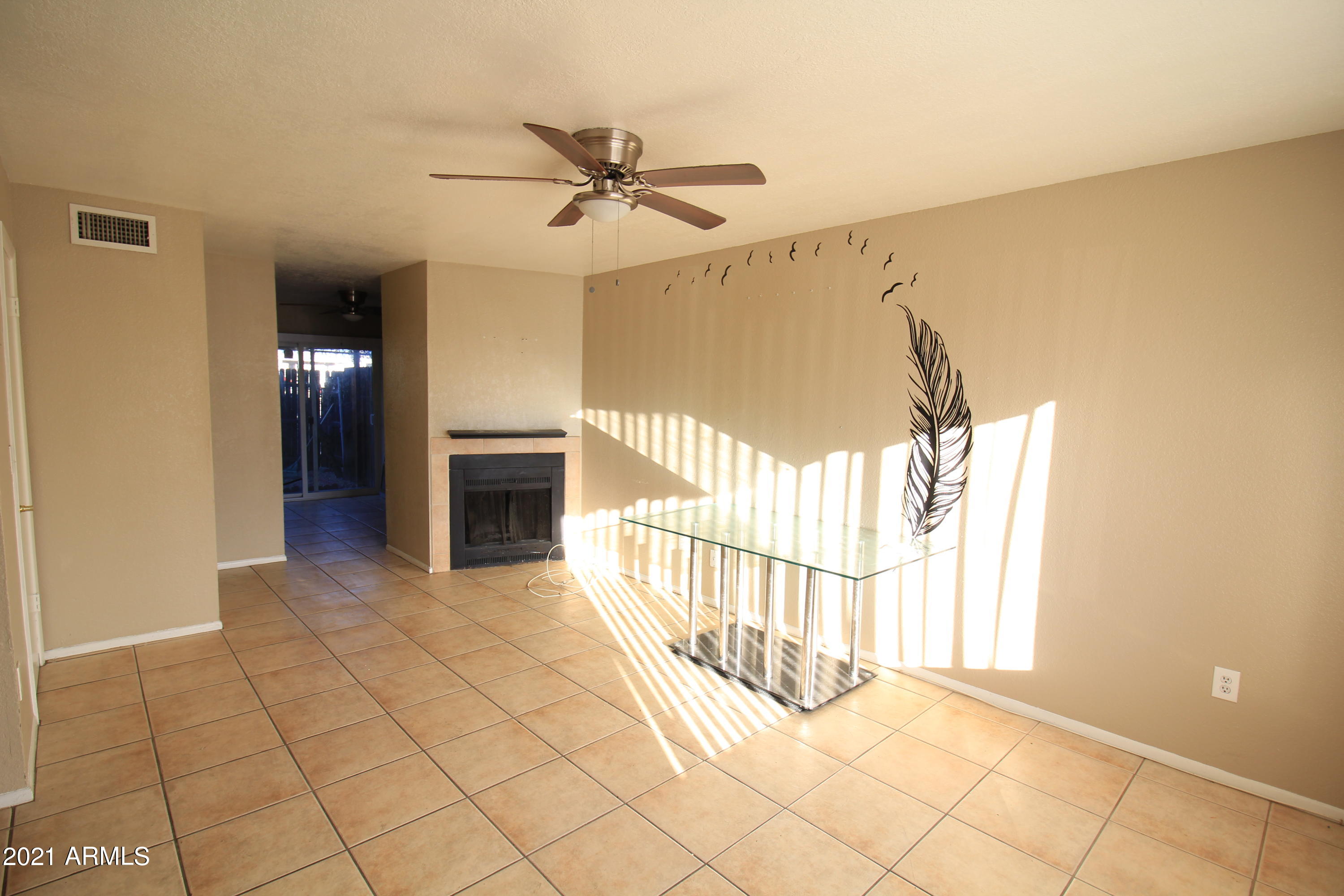 9228 North 7th Avenue, Unit 3 Phoenix, AZ 85021 - Photo 4 of 14 Living room