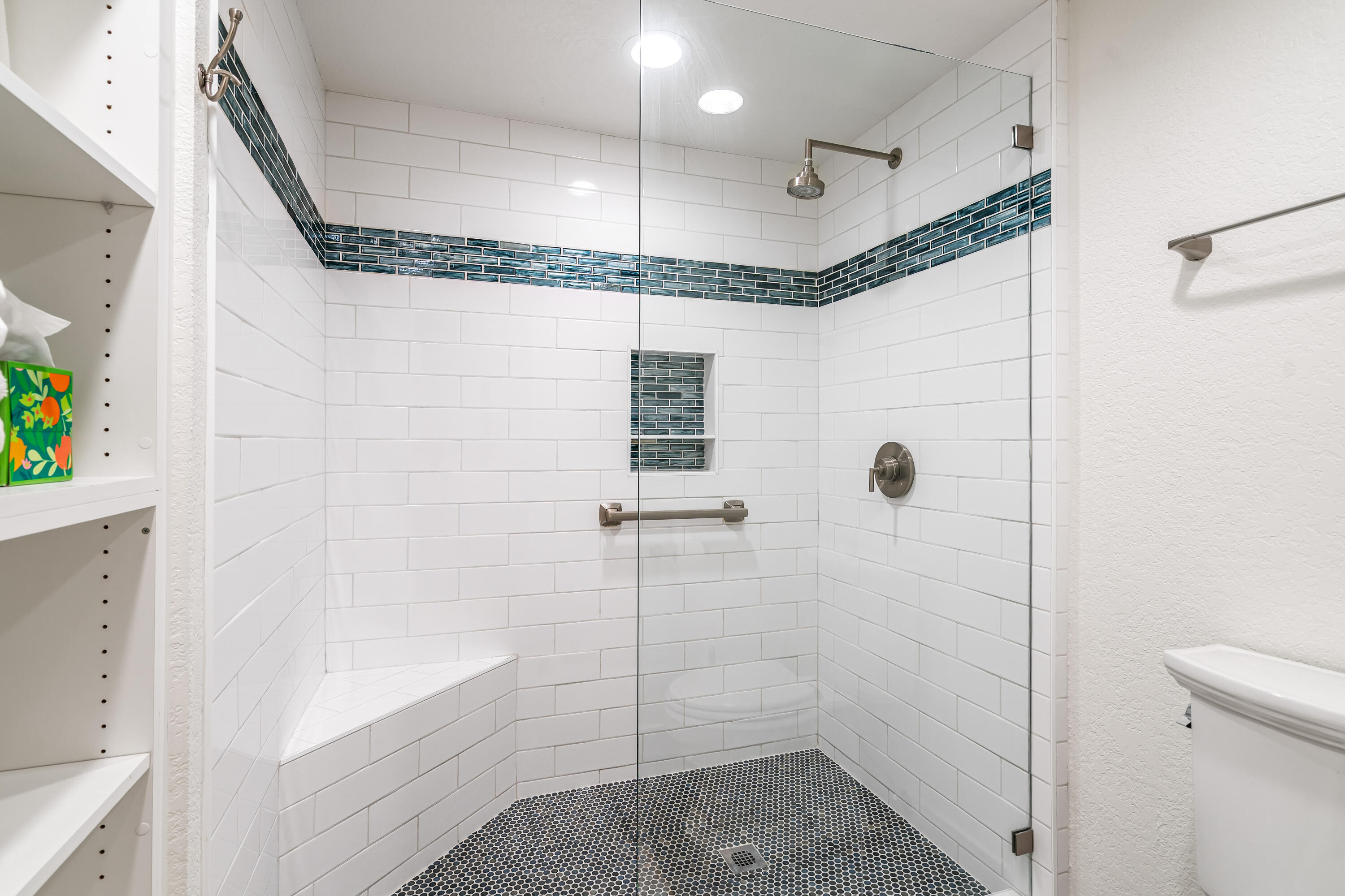 82 Conejo Circle Palm Desert, CA 92260 - Photo 20 of 58 a bathroom with a shower and a bath tub