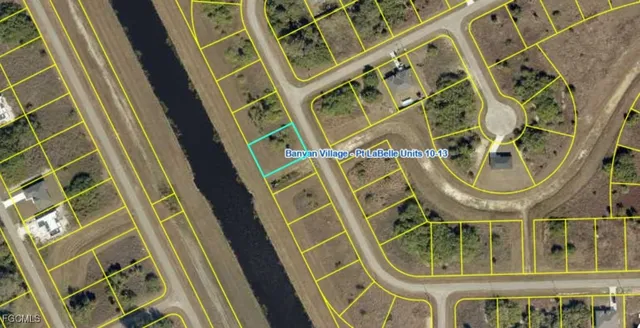 view of an entryway with a front door