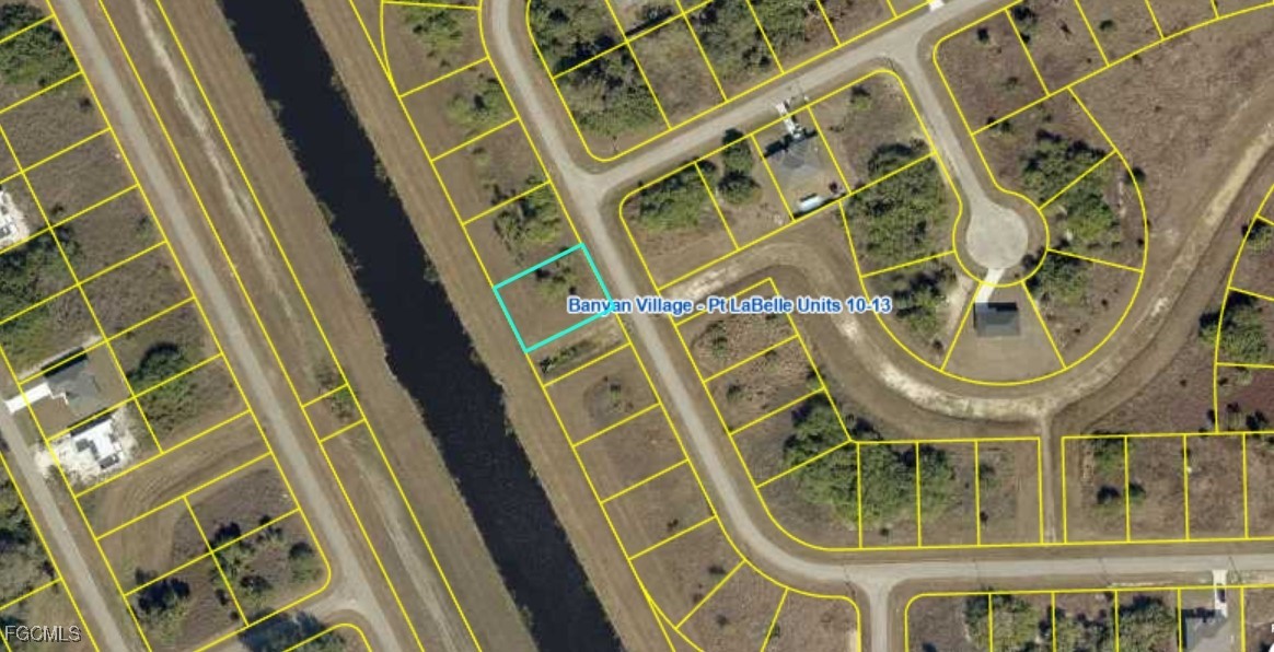 346 Neighborly Road LaBelle, FL 33935 - Photo 5 of 5 view of an entryway with a front door