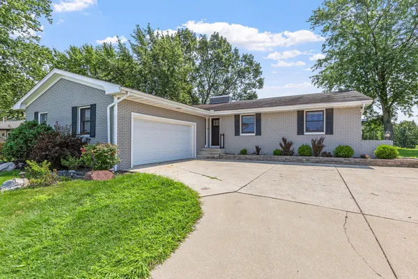 $429,999 | 4152 Oakmont Court, Crown Point, IN 46307