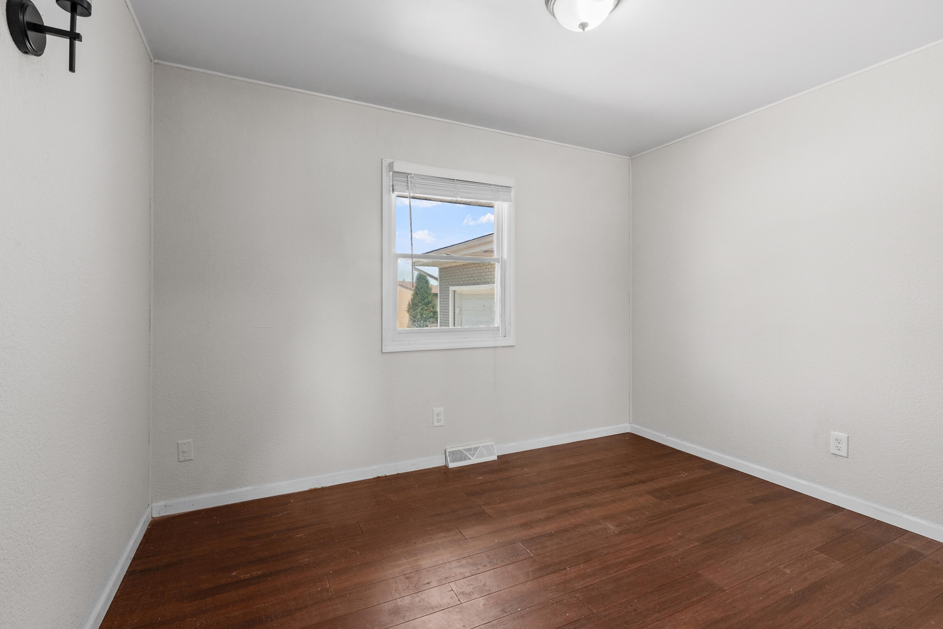 4152 Oakmont Court Crown Point, IN 46307 - Photo 20 of 34 a view of a room with wooden floor and fan