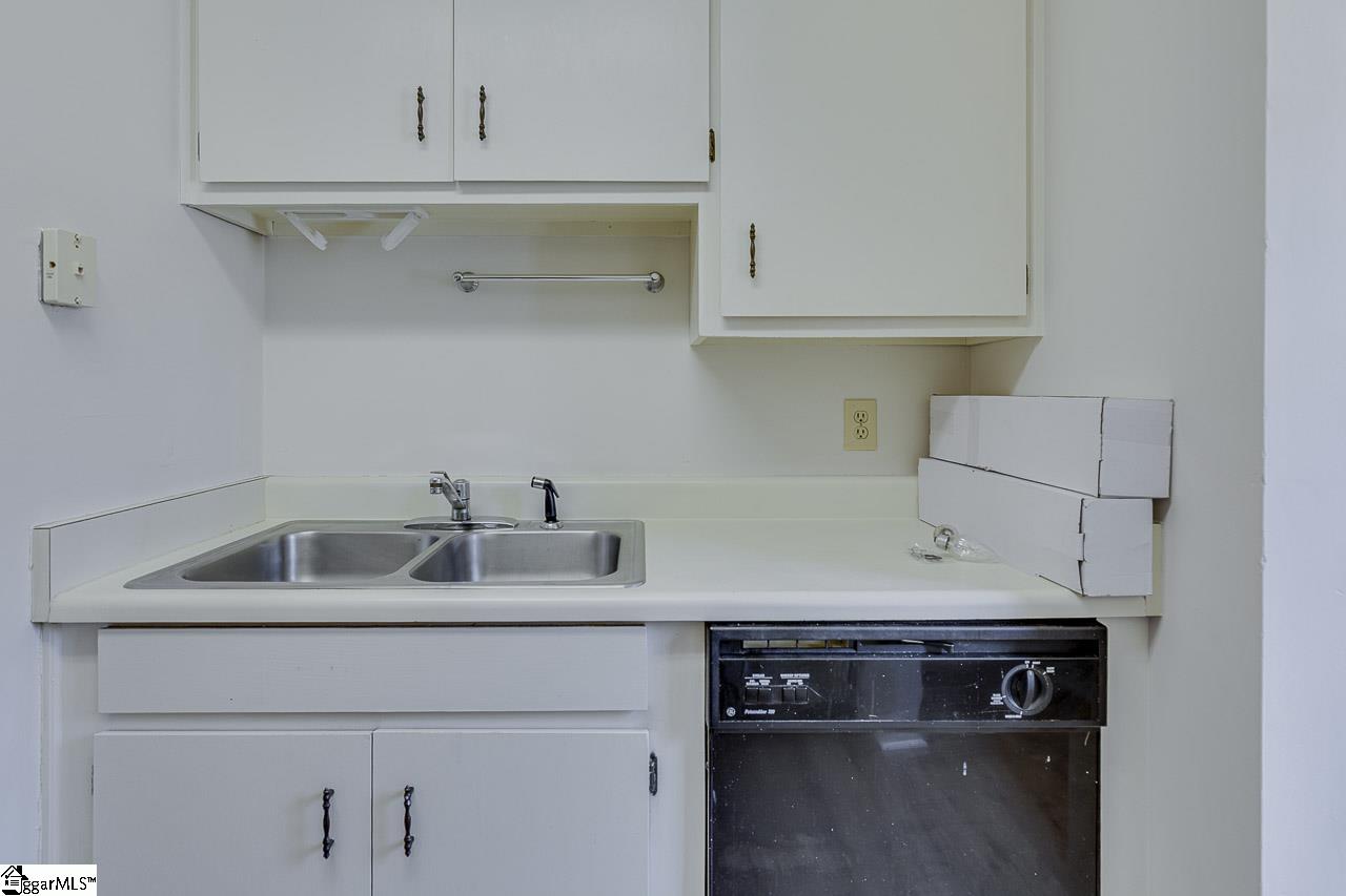 412 John Street, Unit B Greer, SC 29651 - Photo 7 of 16
