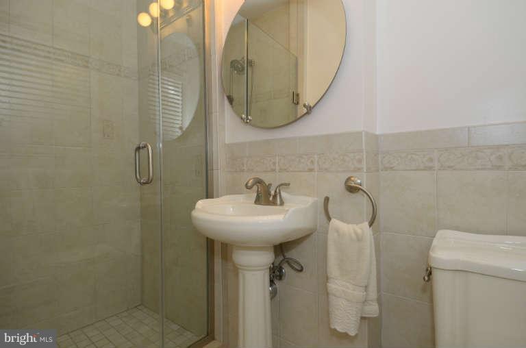 10628 Hunters Valley Road Vienna, VA 22181 - Photo 13 of 30 Updated bathroom