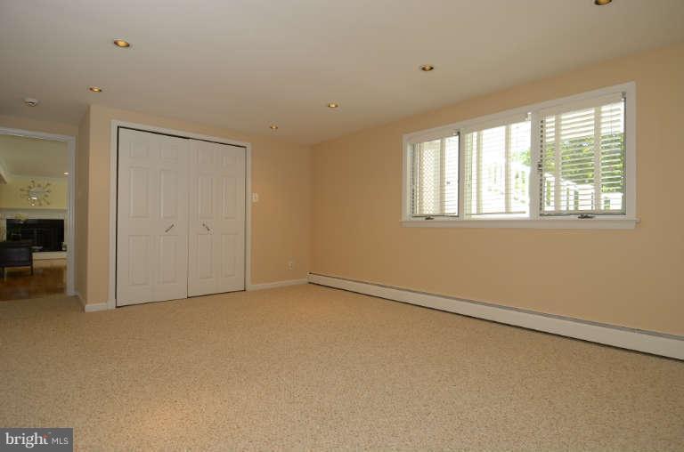 10628 Hunters Valley Road Vienna, VA 22181 - Photo 16 of 30 Large lower level bedroom