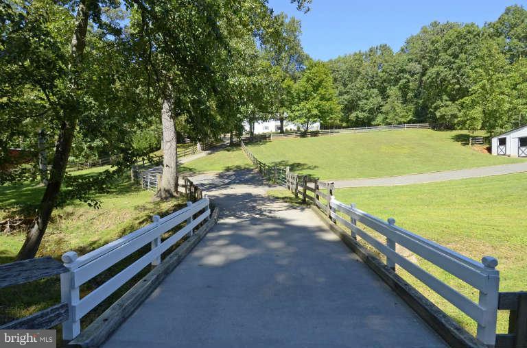 10628 Hunters Valley Road Vienna, VA 22181 - Photo 24 of 30 Entrance to the property