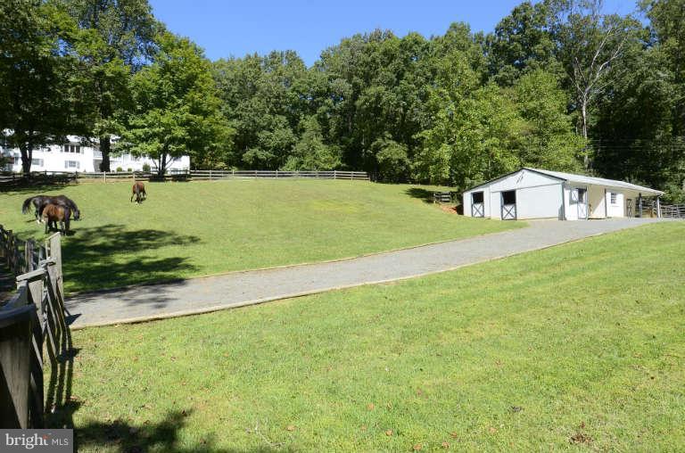 10628 Hunters Valley Road Vienna, VA 22181 - Photo 27 of 30 Exterior (General)