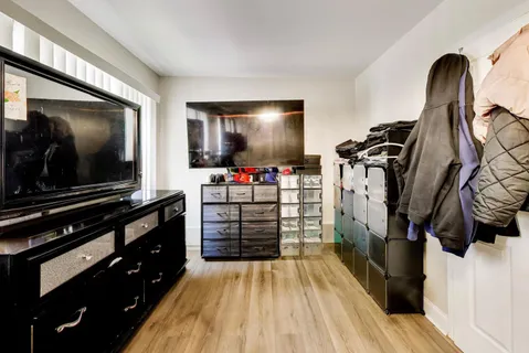 $255,000 | 6751 South St Lawrence Avenue, Chicago, IL 60637