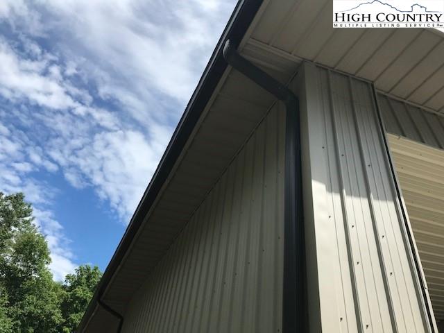 1520 Meadow Road Ferguson, NC 28624 - Photo 42 of 44 a close up of a balcony