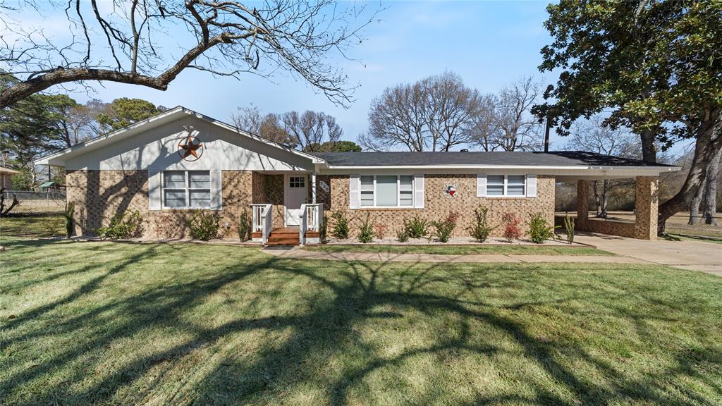 539 Edmonson Avenue Athens, TX 75751 - Photo 4 of 21 a front view of a house with a garden and patio