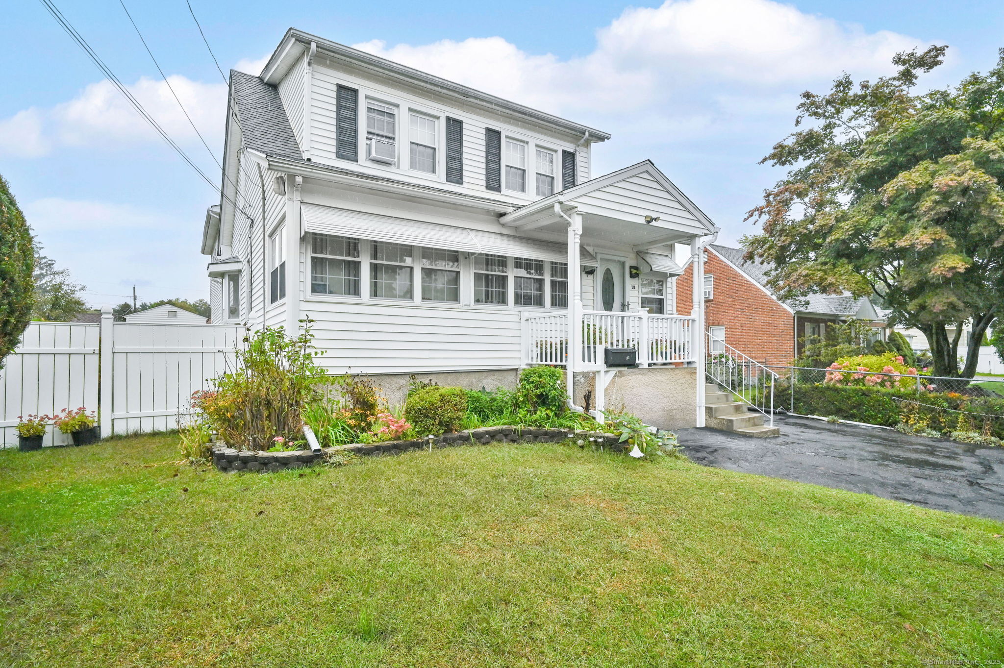 18 Englewood Avenue Bloomfield, CT 06002 - Photo 2 of 34