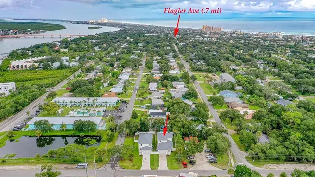 a view of a multi story building