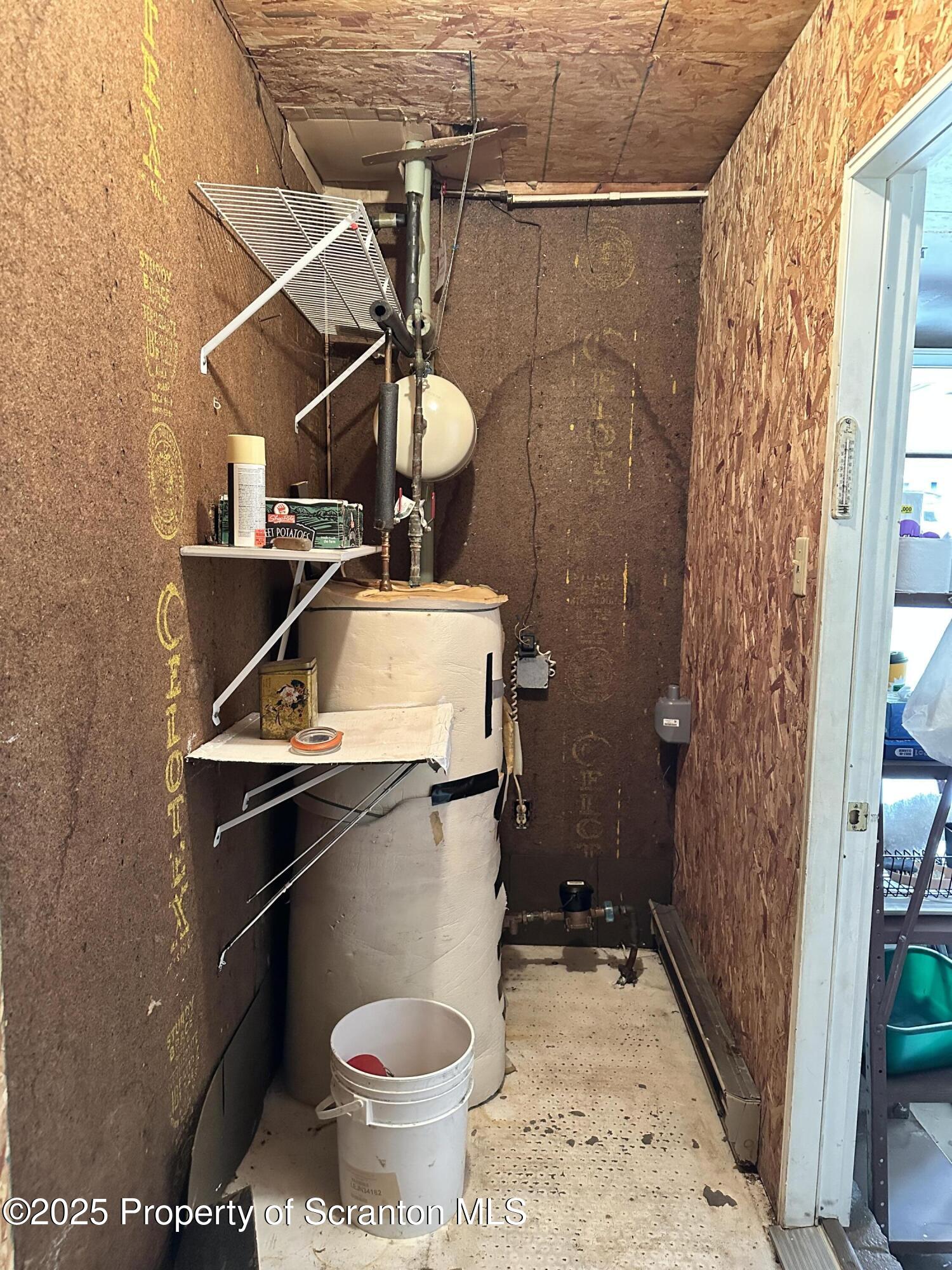 55 Yorktown Road Mountain Top, PA 18707 - Photo 30 of 32 a bathroom with a sink and a stove