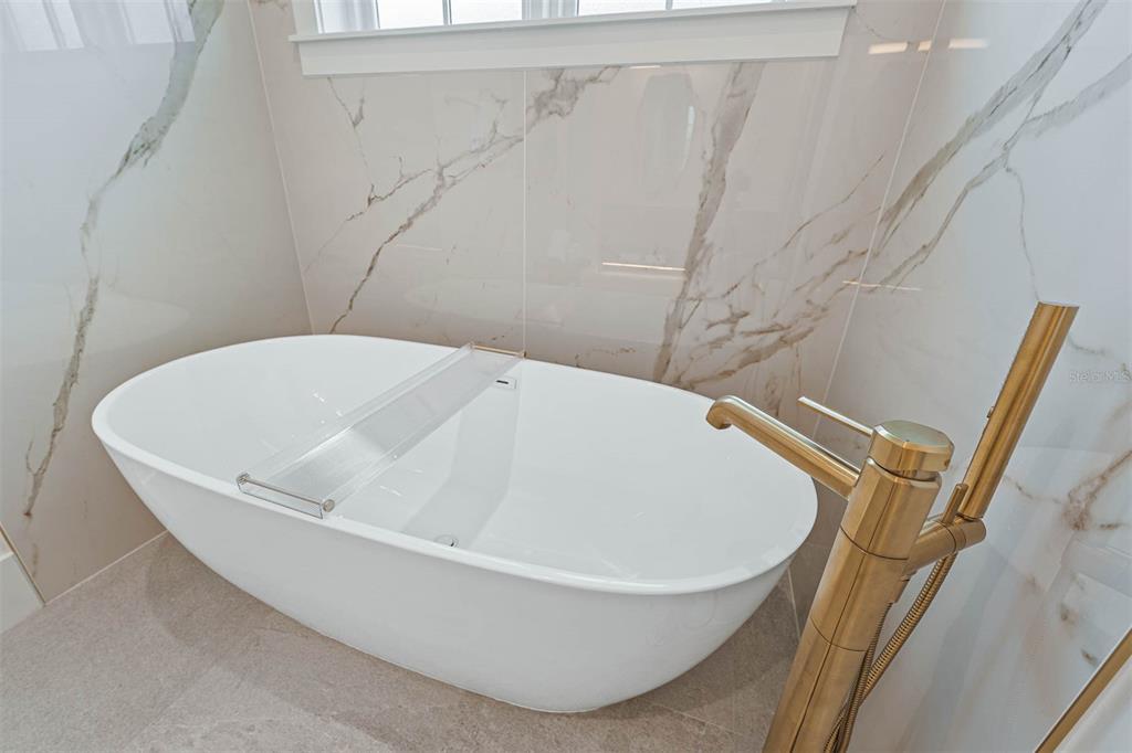 1820 Glencoe Road Winter Park, FL 32789 - Photo 28 of 75 a white bath tub sitting in a bathroom