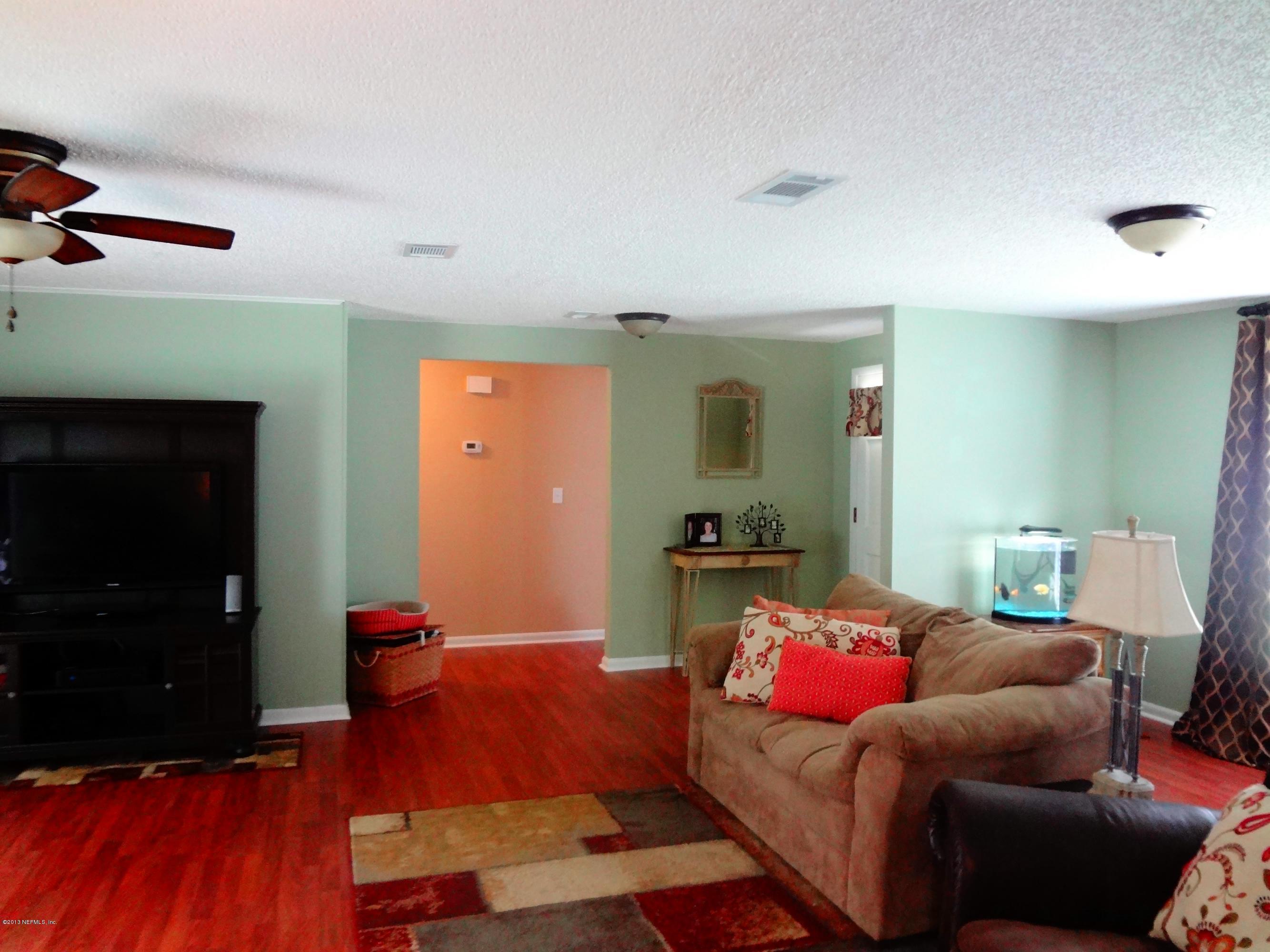 8727 Moss Haven Road Jacksonville, FL 32221 - Photo 5 of 13 Living Room View
