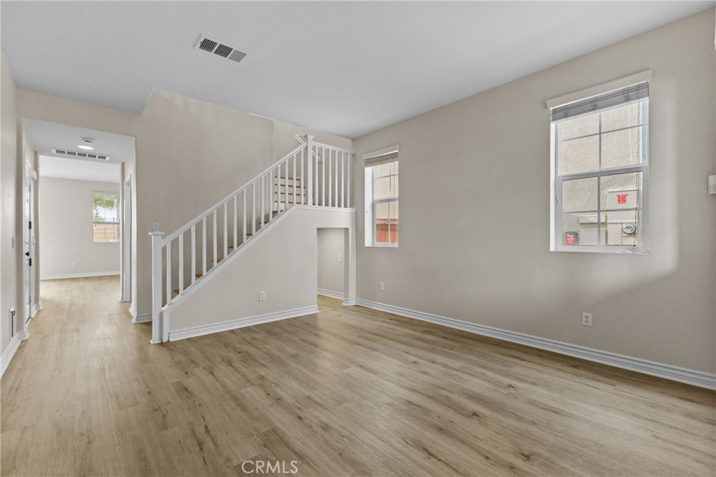 28459 Plymouth Way Temecula, CA 92591 - Photo 5 of 50 Living Room