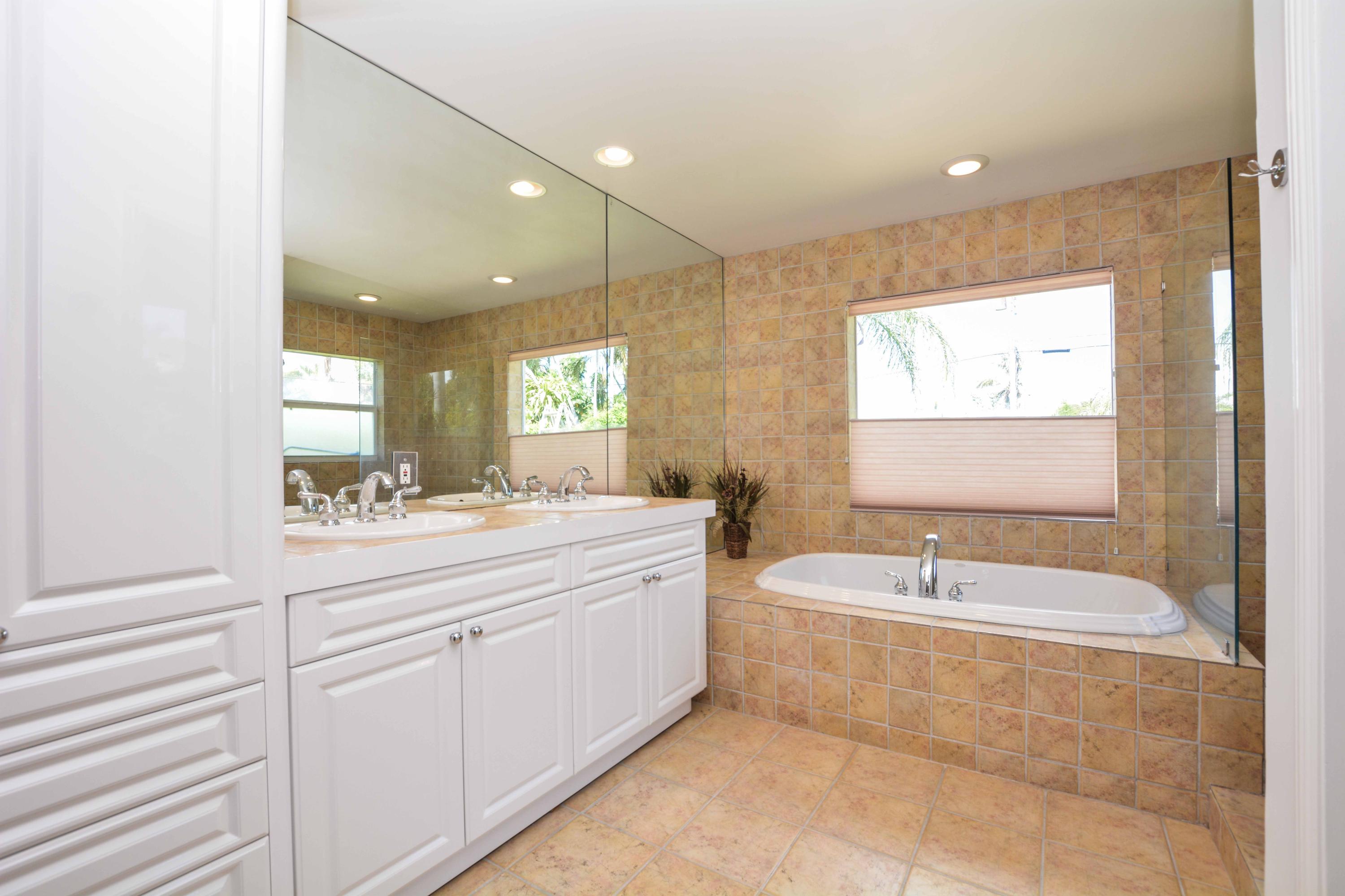 235 Northwest 6th Street Boca Raton, FL 33432 - Photo 15 of 31 235NW6StBocaRatonFL (14 of 29)
