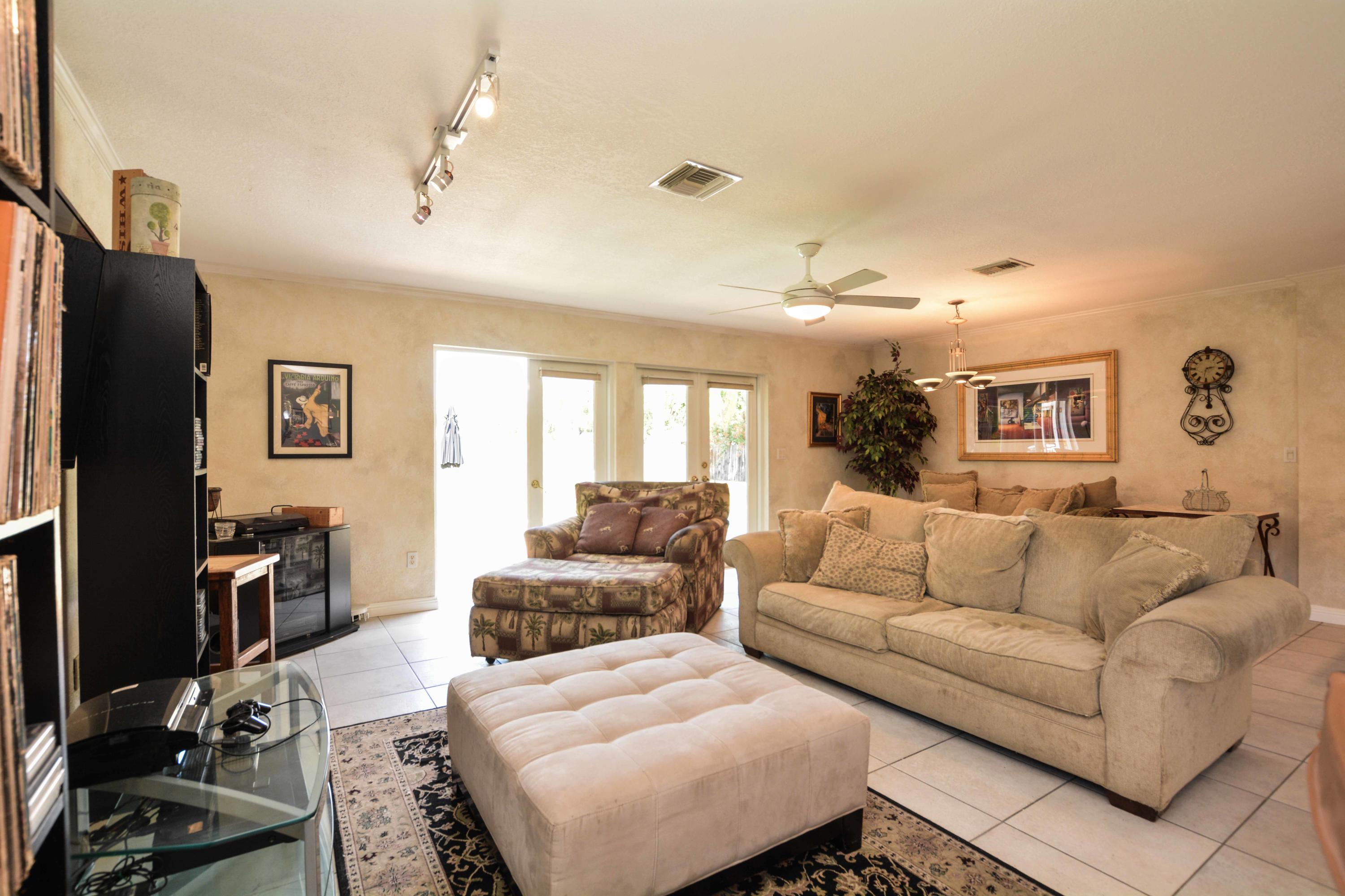 235 Northwest 6th Street Boca Raton, FL 33432 - Photo 25 of 31 235NW6StBocaRatonFL (22 of 29)