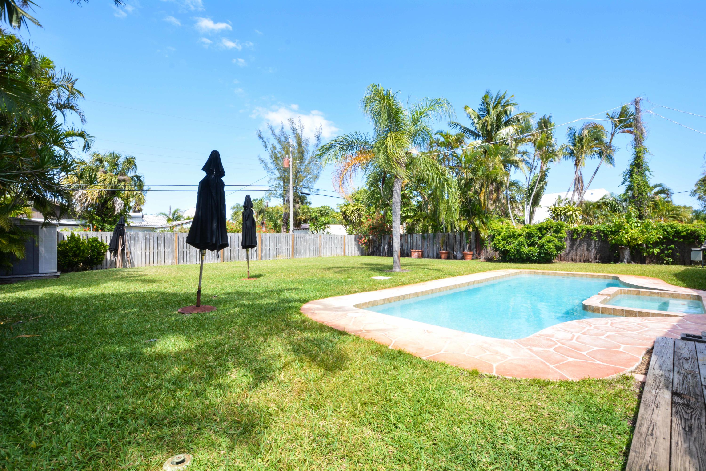 235 Northwest 6th Street Boca Raton, FL 33432 - Photo 29 of 31 235NW6StBocaRatonFL (26 of 29)