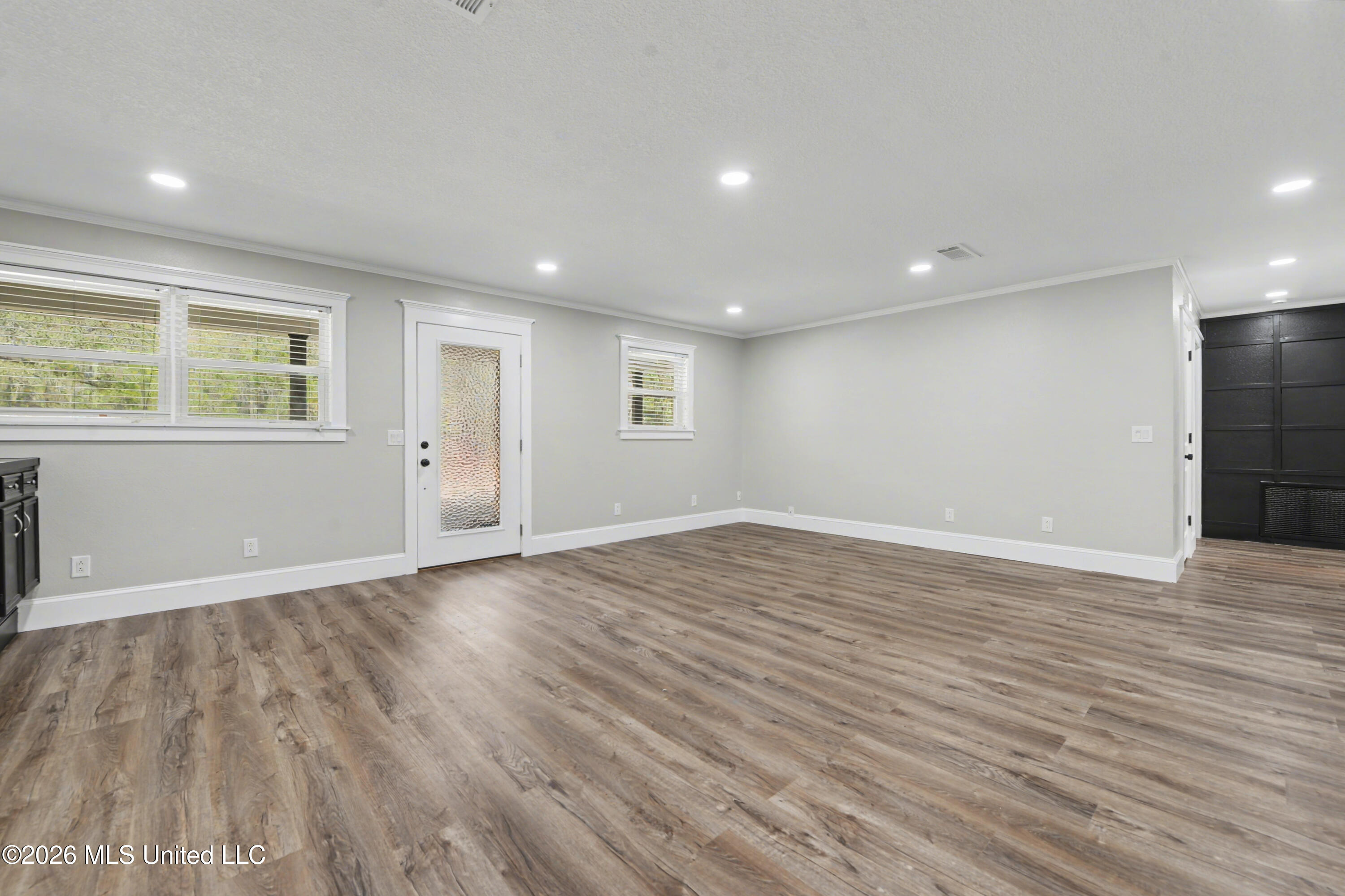 3724 Dowlwood Road Moss Point, MS 39562 - Photo 6 of 29 006