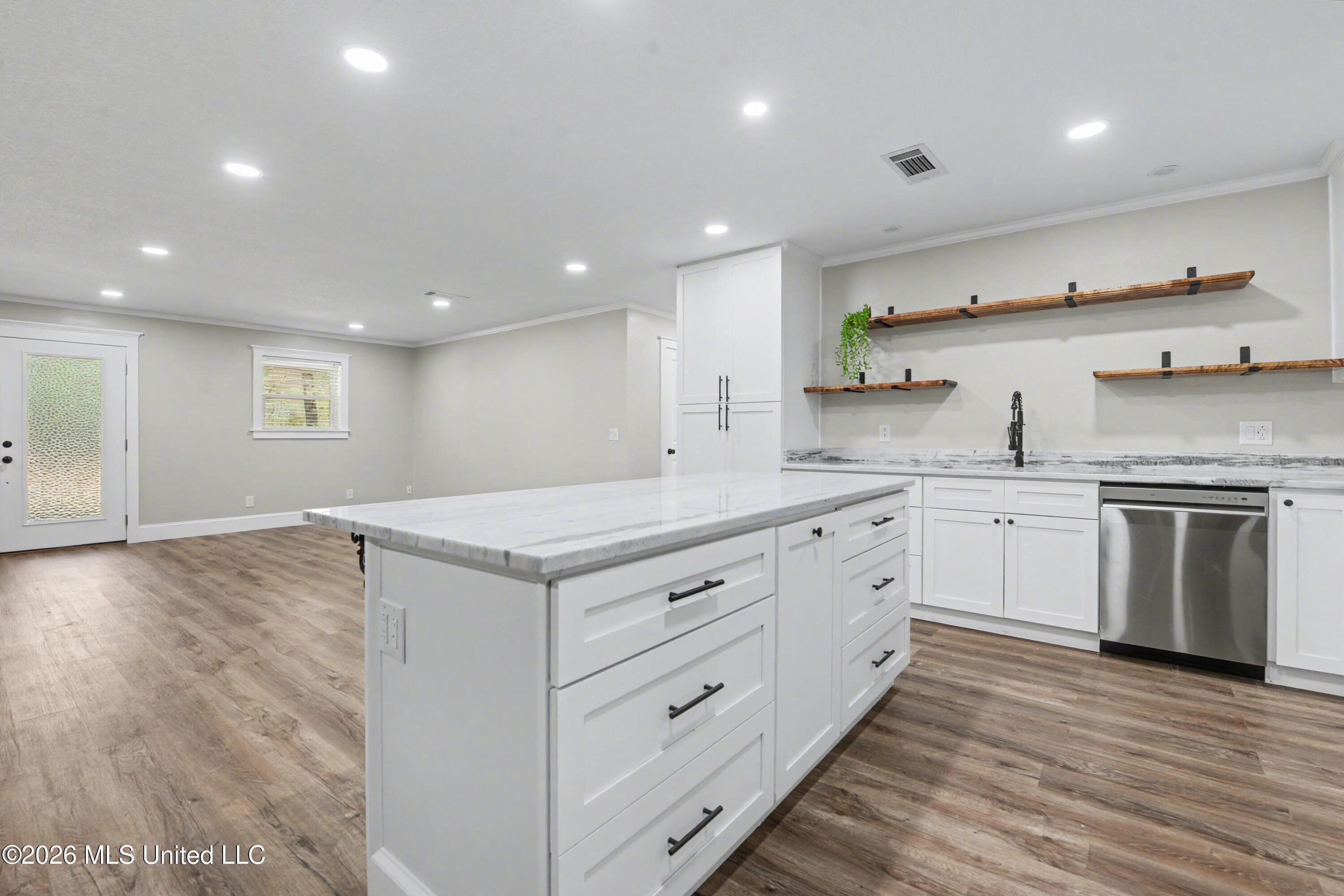 3724 Dowlwood Road Moss Point, MS 39562 - Photo 10 of 29 010