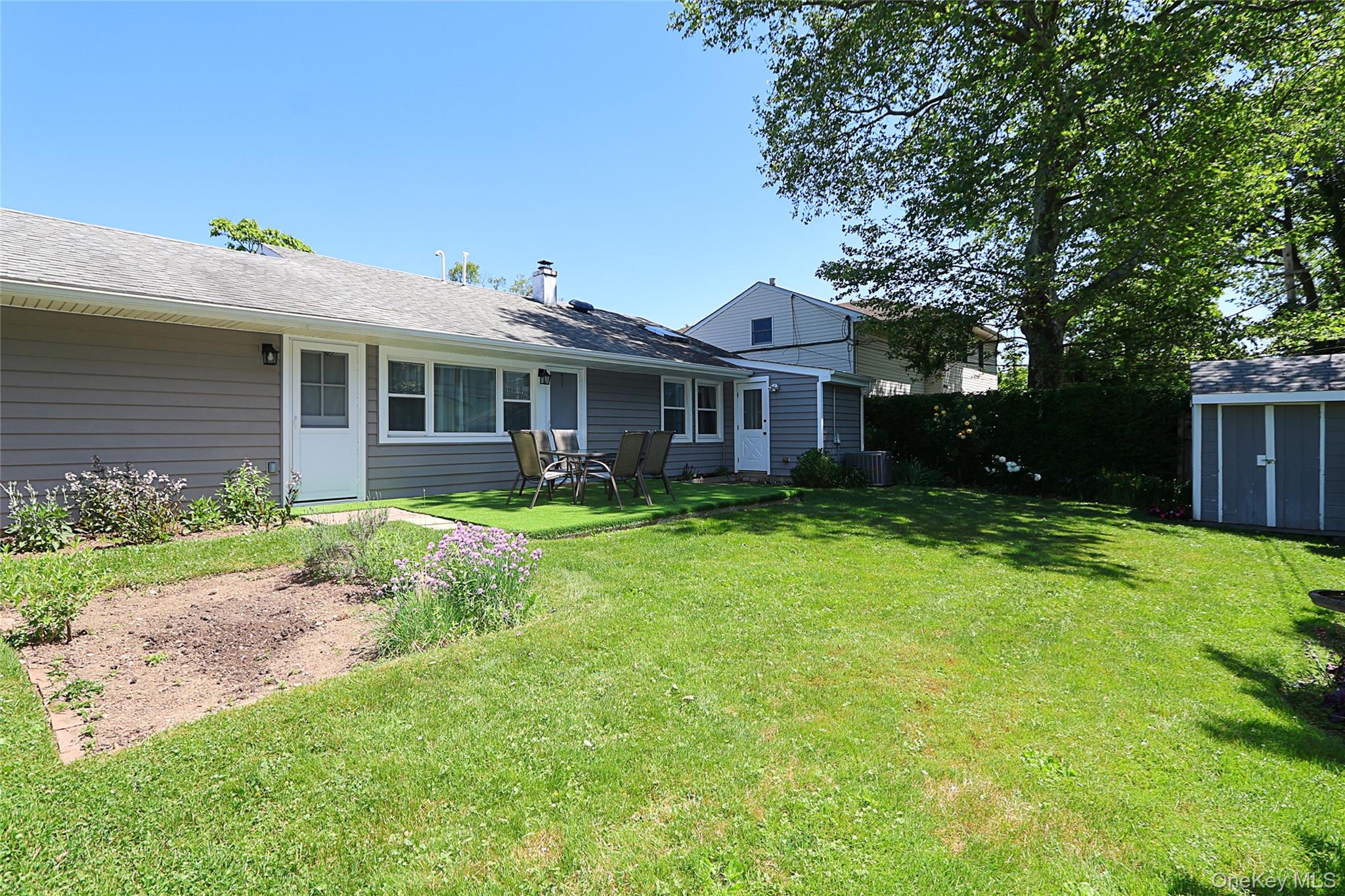 12 Ronan Road Glen Cove, NY 11542 - Photo 30 of 32