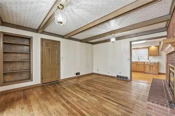 $340,000 | 206 Northwest Woodbine Avenue, Lee's Summit, MO 64063