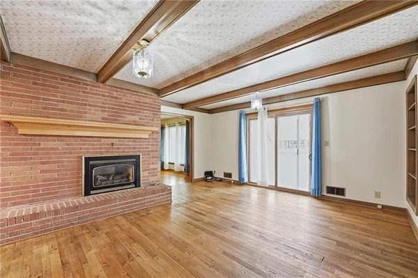 $340,000 | 206 Northwest Woodbine Avenue, Lee's Summit, MO 64063