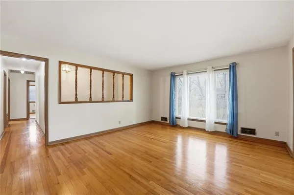 $340,000 | 206 Northwest Woodbine Avenue, Lee's Summit, MO 64063