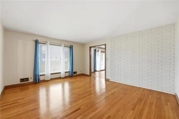 $340,000 | 206 Northwest Woodbine Avenue, Lee's Summit, MO 64063