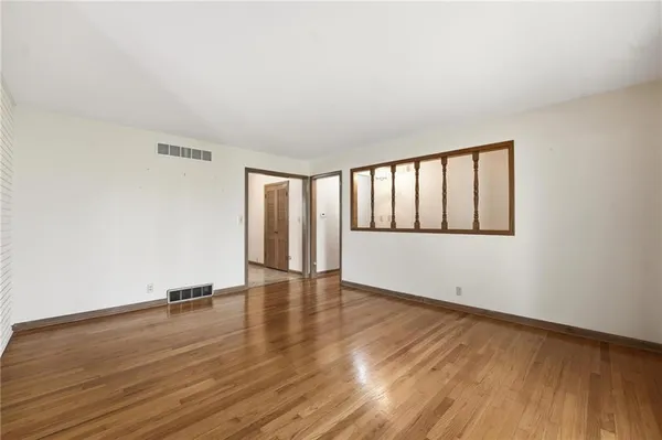 $340,000 | 206 Northwest Woodbine Avenue, Lee's Summit, MO 64063