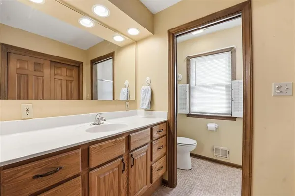 $340,000 | 206 Northwest Woodbine Avenue, Lee's Summit, MO 64063