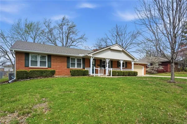 $340,000 | 206 Northwest Woodbine Avenue, Lee's Summit, MO 64063