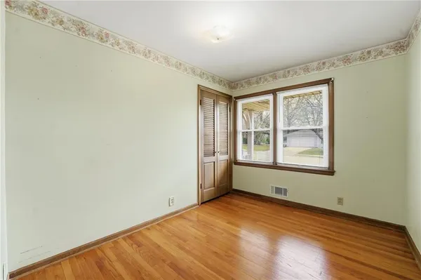 $340,000 | 206 Northwest Woodbine Avenue, Lee's Summit, MO 64063